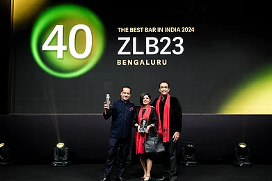 Copyright: DEBBIE Y. for William Reed Ltd : The team behind ZLB23 collects their award at the Asias Best Bars 2024 ceremony in Hong Kong